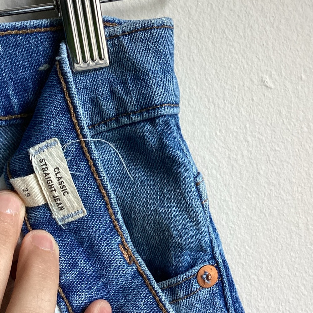 Madewell women’s Relaxed Jeans in Medium Blue Wash - Picture 3 of 11